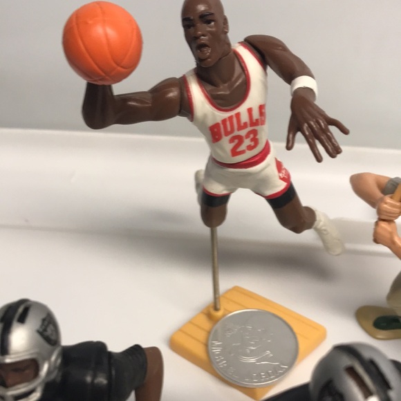 NBA, NFL and MLB Bundle of Figurine’s - Picture 2 of 14